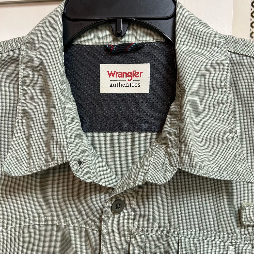 Wrangler Authentics Men’s XL Short Sleeve Outdoor Hiking, Fishing Buttondown XL